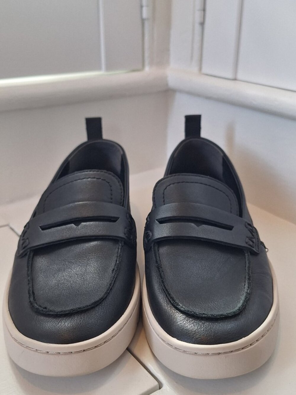 Vionic Uptown Loafers - Black 6.5M - Picture 4 of 9
